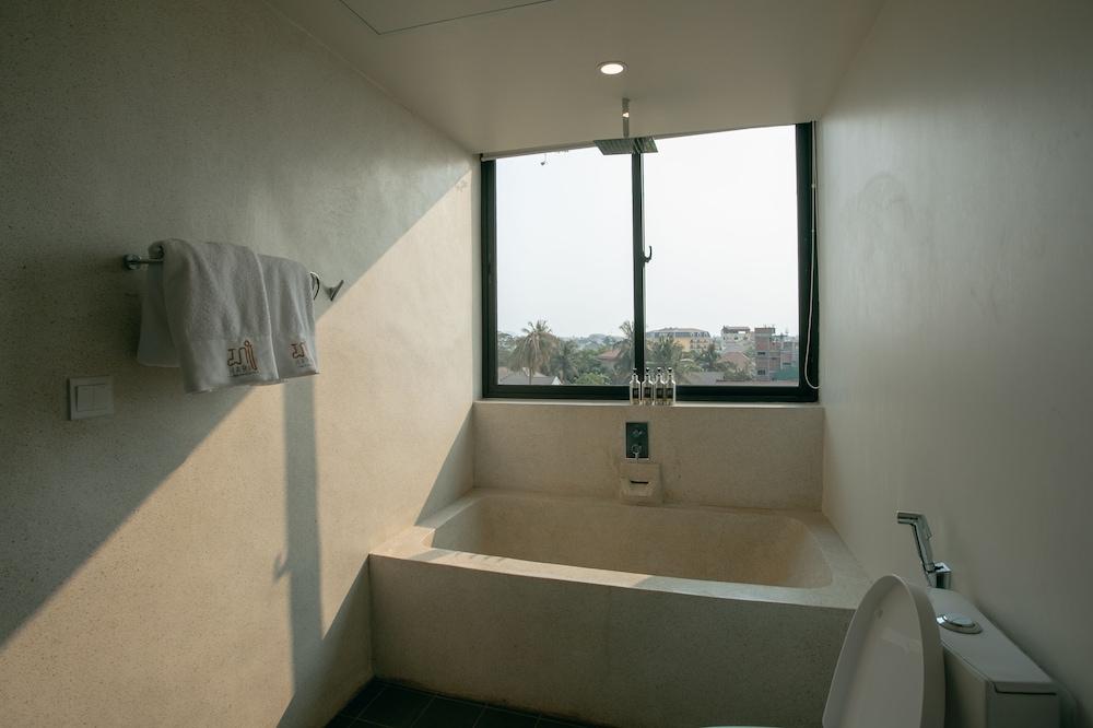 Hotel Hari & 4*